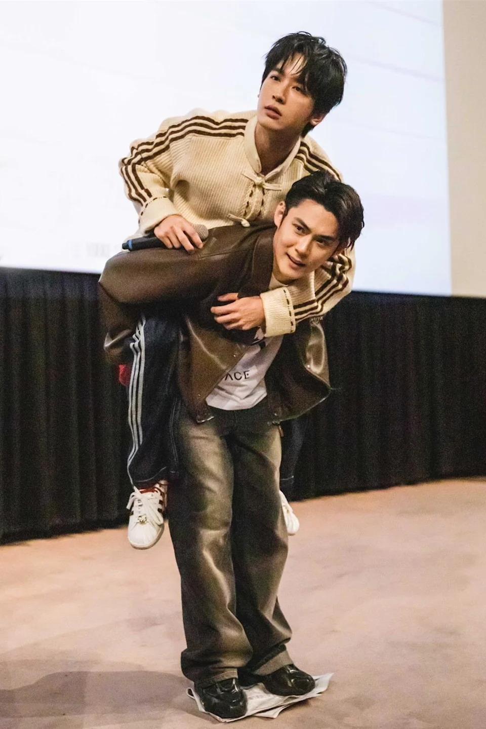 陈奕与吴思贤在粉丝见面会上进行默契大考验。