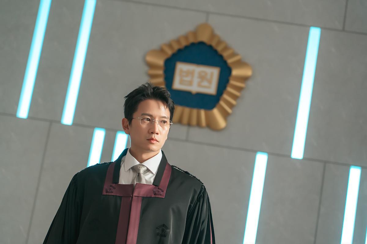 池晟《法官李汉英》收视狂飙夺冠，最强司法复仇爽剧热度反超《模范出租车》