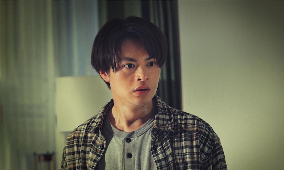 濑户康史片中在面对妻子长泽雅美状的态转变时，展现出比一般人更强大的理性与包容。（华映娱乐提供）