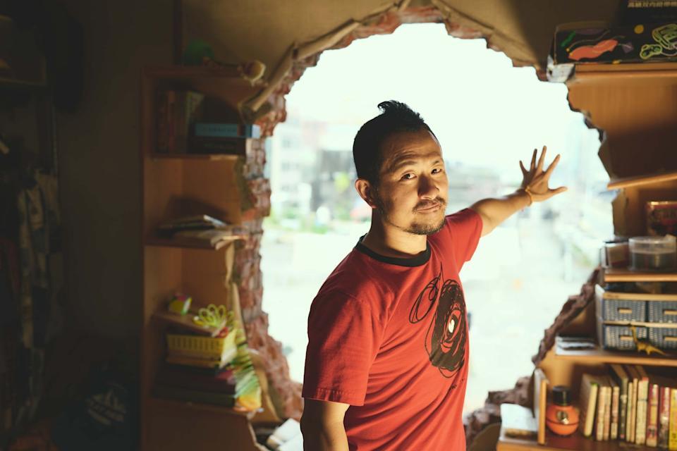 拍片时九把刀常会告诉伙伴们“我们要去没人到过的地方，画下第一张地图”。（麻吉砥加提供）