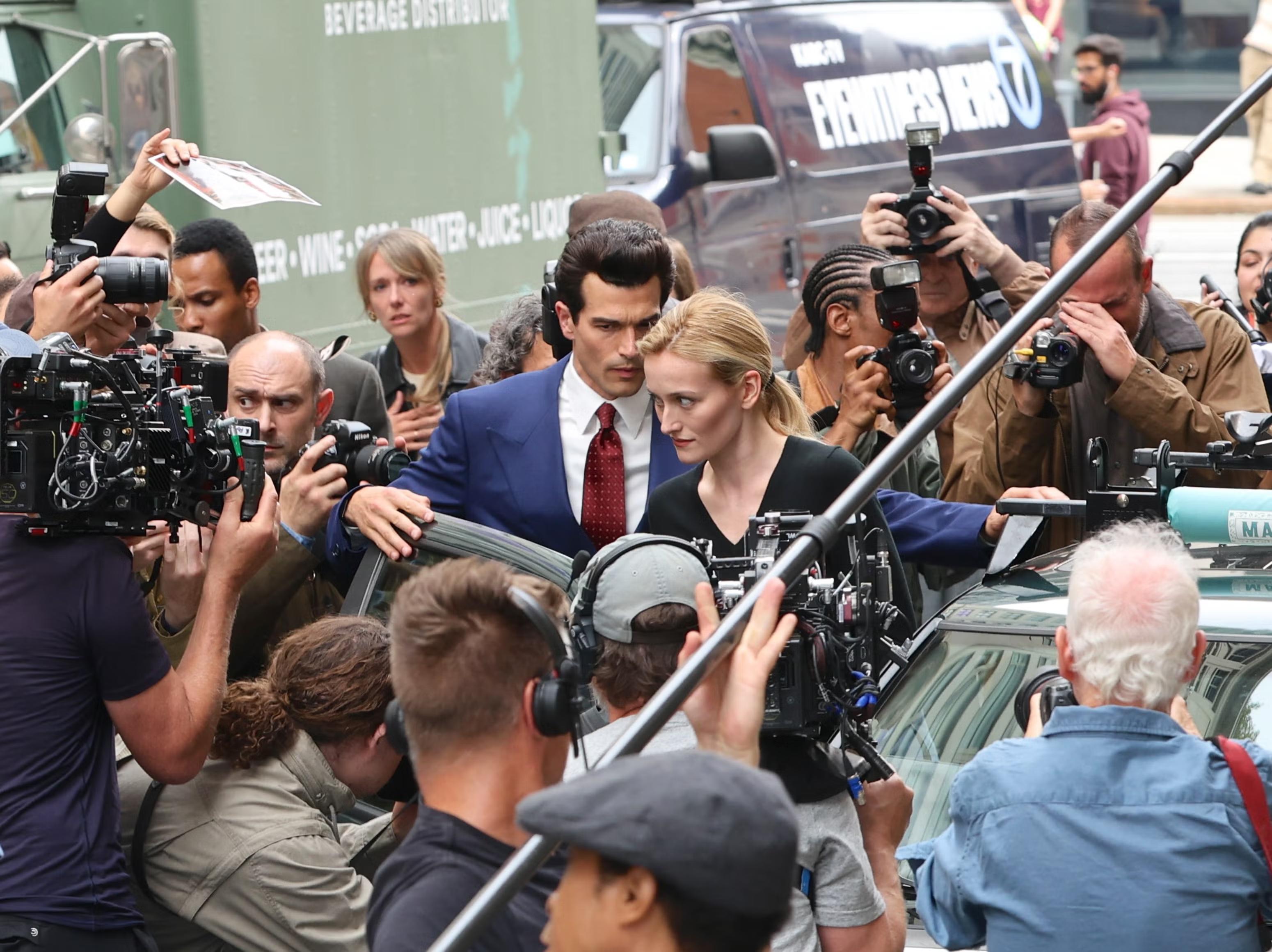 《爱情故事：甘迺迪与贝塞特》：当“美式童话”碎在90年代的镁光灯下