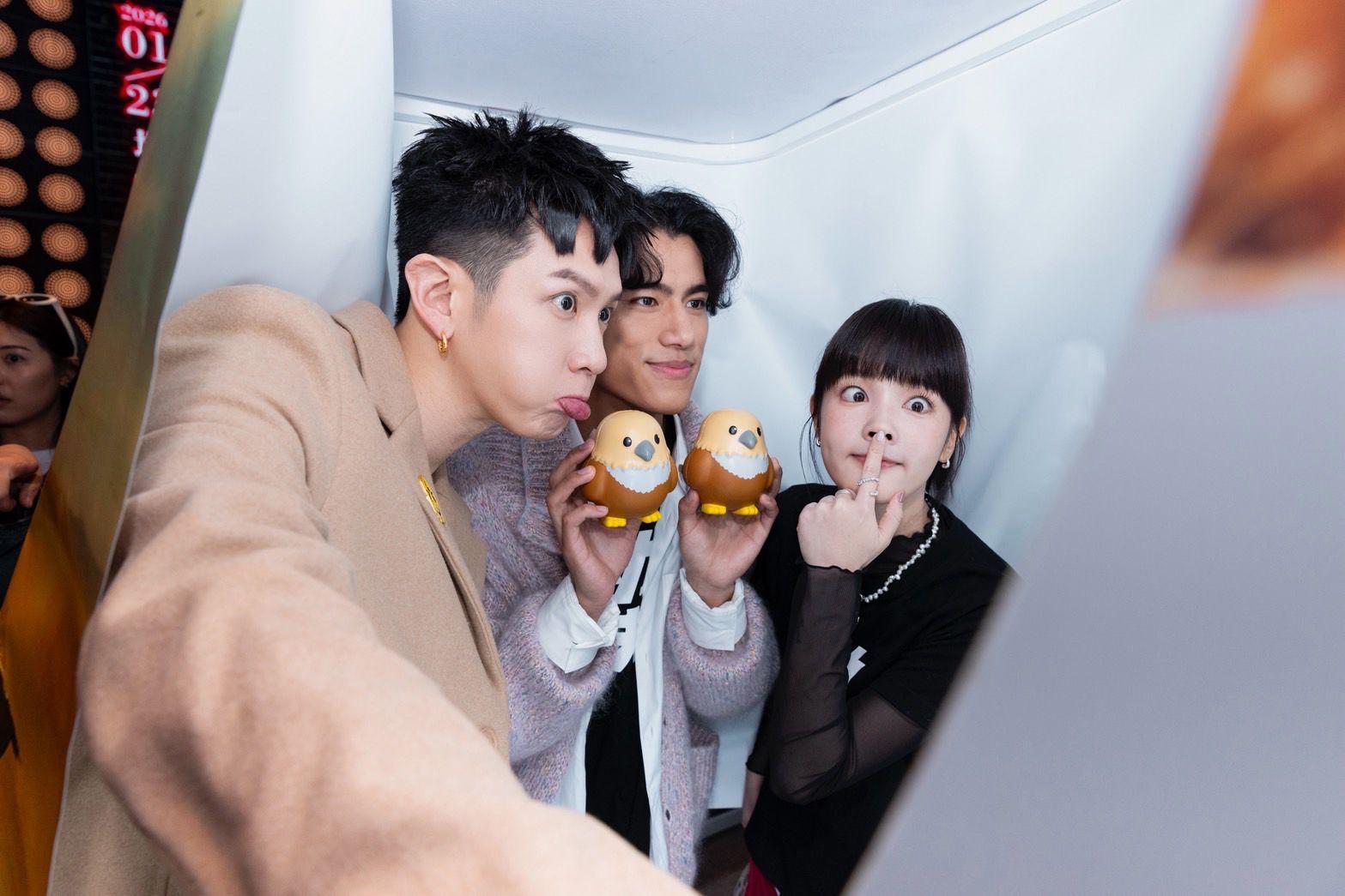 电影《功夫》台北大巨蛋快闪店开幕，柯震东王净朱轩洋现身玩拍贴机