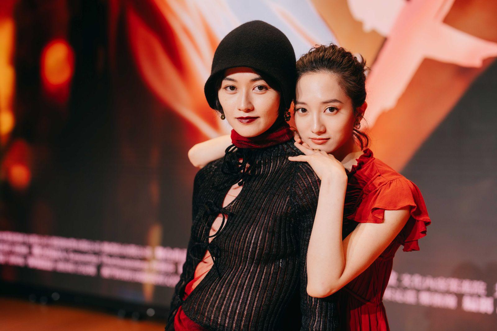 女孩不平凡韩宁邓涛激情戏引热议，亲密指导核对界限清单保护演员